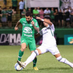 Chapecoense é goleada pelo Goiás em casa