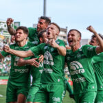 Chapecoense derrota o Coritiba e permanece na série B em 2025